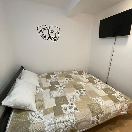 Mossapartments Boekarest Buitenkant foto