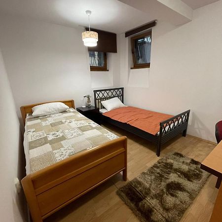 Mossapartments Boekarest Buitenkant foto